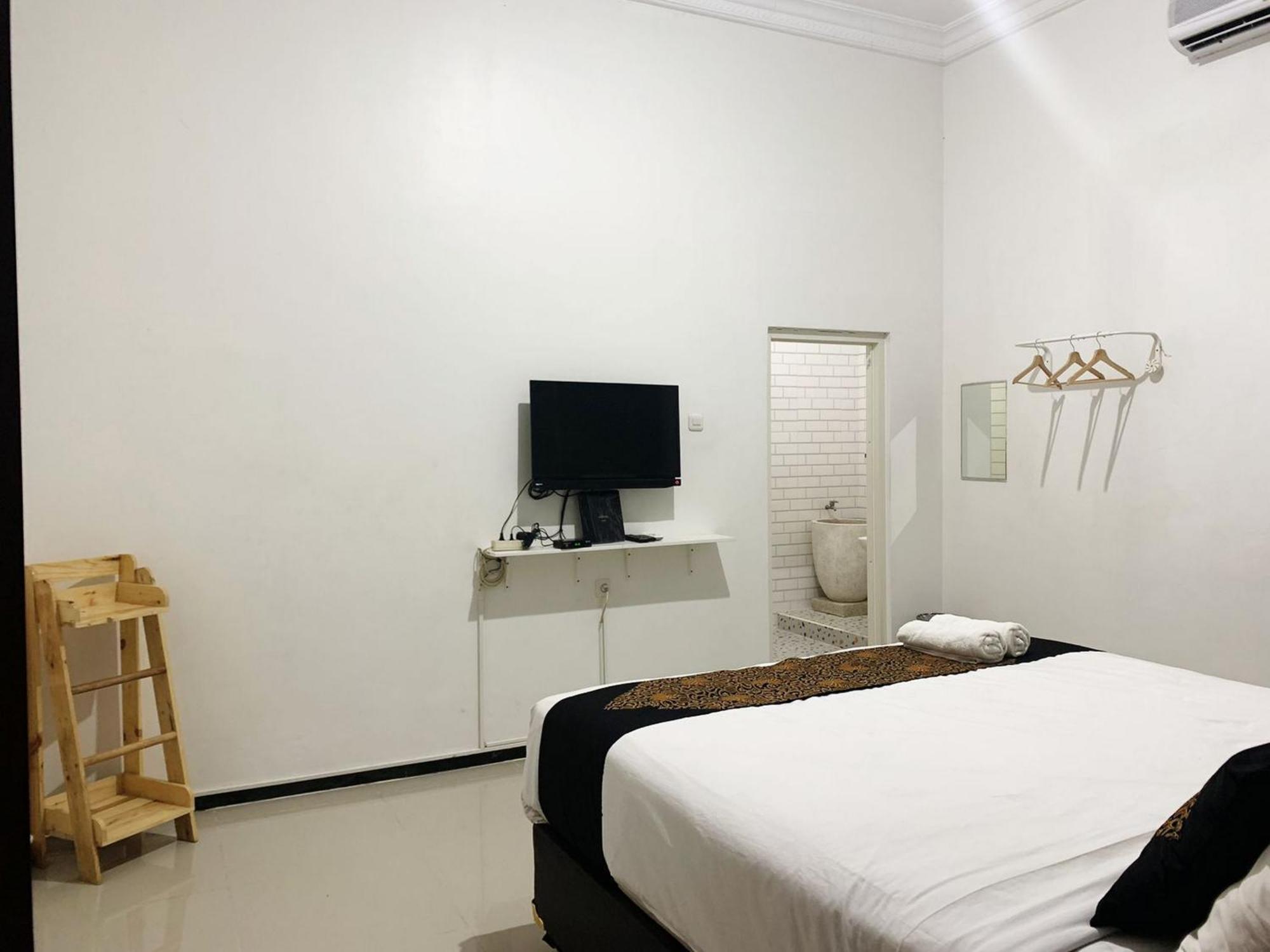 Tjahaja Baroe Syariah Mitra Reddoorz At Dukuh Kupang Hotel Surabaya Exterior photo